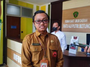 LUkasiaan Edysputro Direktur RSUD Ratu Aji Putri Botung