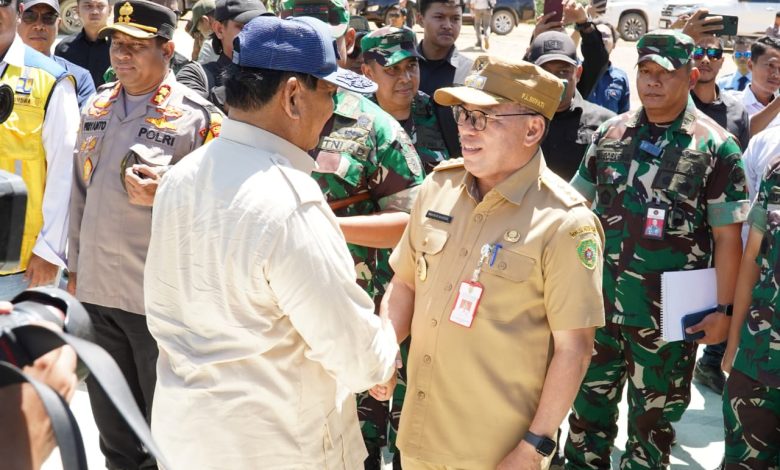 Pj Bupati PPU Makur Marbun saat menyambut Menhan Prabowo Subianto {Ist) (Humas)