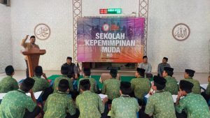 Ketua Prodi Ilmu Politik STIHP Pelopor Bangsa, Asrul Raman, saat kegiatan Kick Off Sekolah Kepemimpinan Muda, Sabtu (20/09/2025), di Jalan Muhasyim I, Pancoran Mas, Kota Depok, Jawa Barat. (Foto: Tim Media STIHP Pelopor Bangsa Depok).