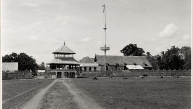 Istana Sultan Bima dalam arsip foto lama koleksi Wereldmuseum. (Sumber Foto: Collectie Wereldmuseum, CC BY-SA 3.0, via Wikimedia Commons.)